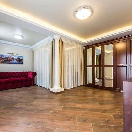 Шикарная Квартира Возле Костёла В Центре Kyiv Exterior foto