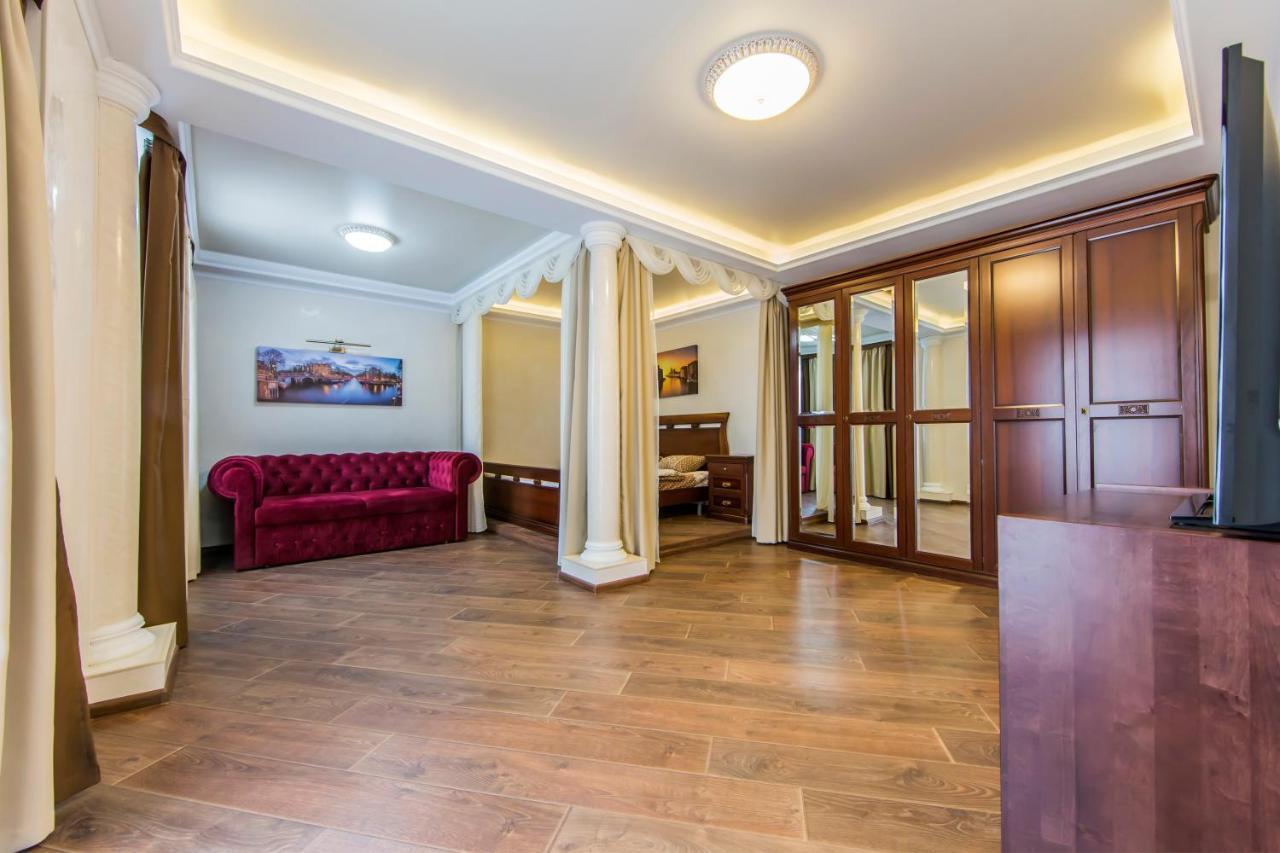 Шикарная Квартира Возле Костёла В Центре Kyiv Exterior foto