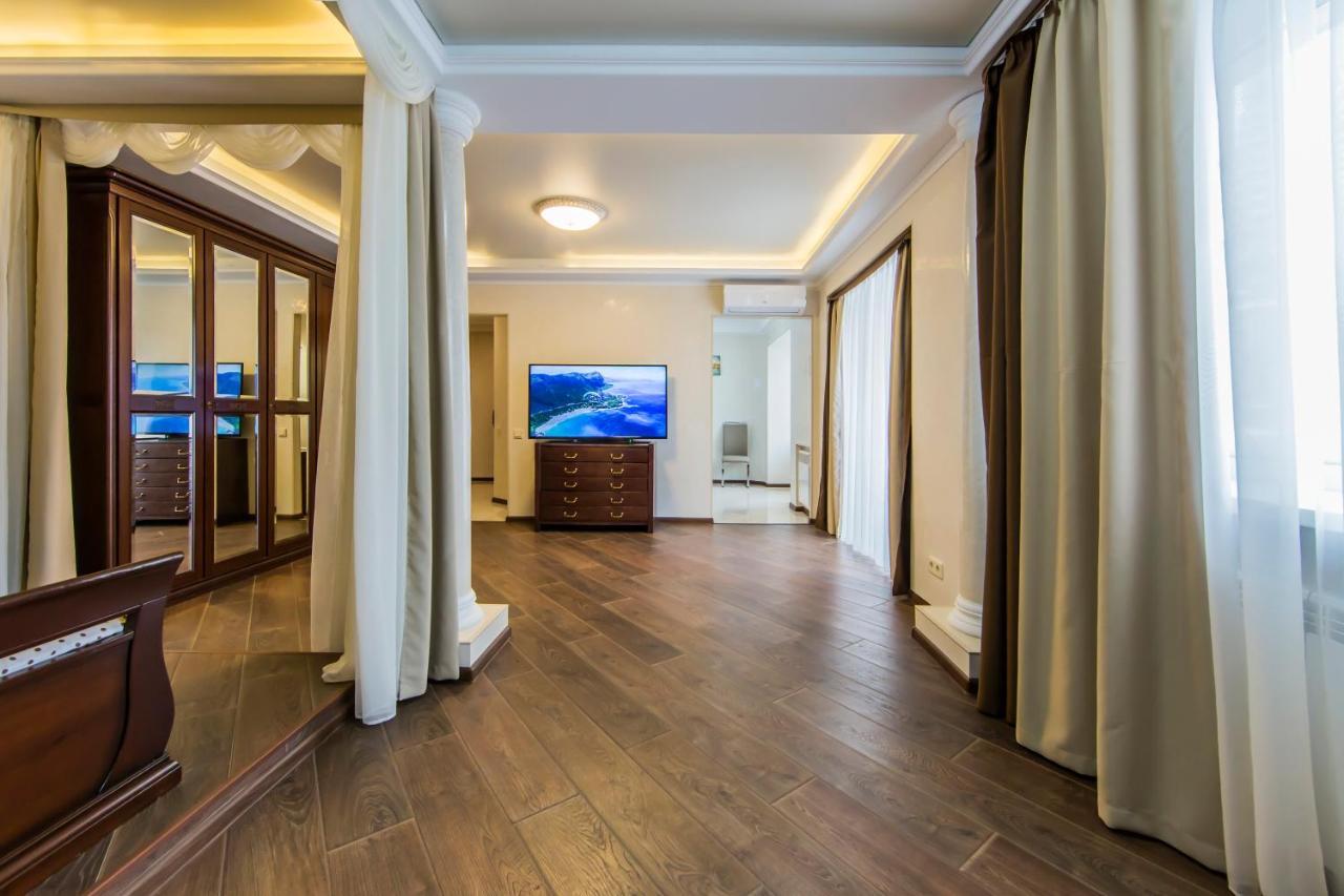 Шикарная Квартира Возле Костёла В Центре Kyiv Exterior foto